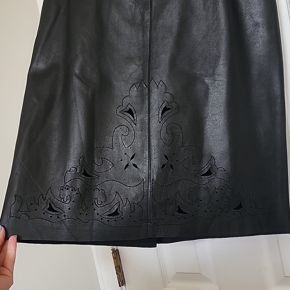 B&J Genuine Leather Black Skirt Etched Detail Size 10 - Picture 2 of 9